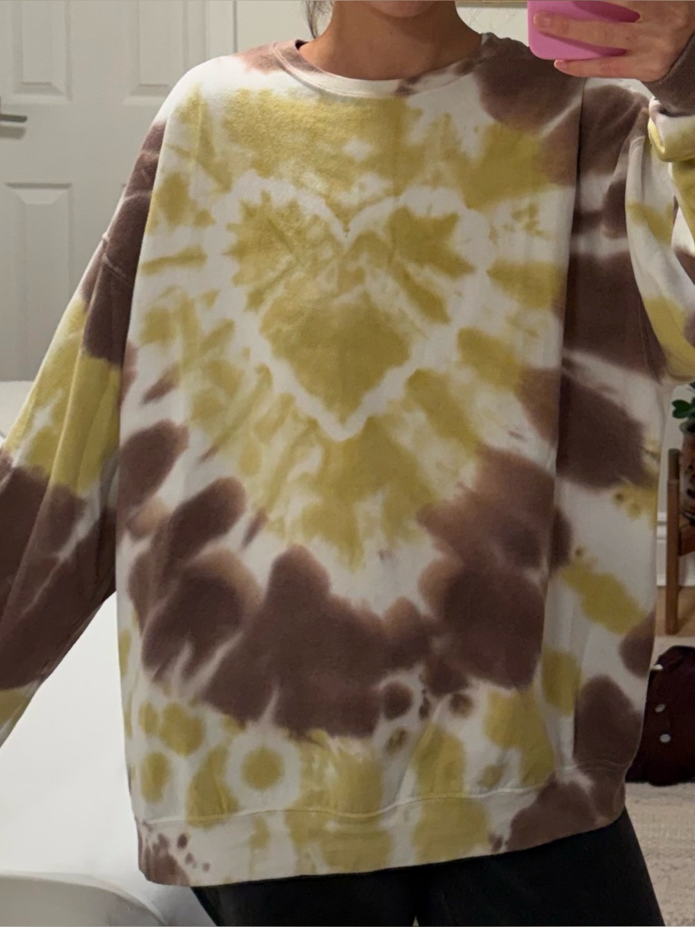 UO Tie-Dye Heart Crewneck Sweater